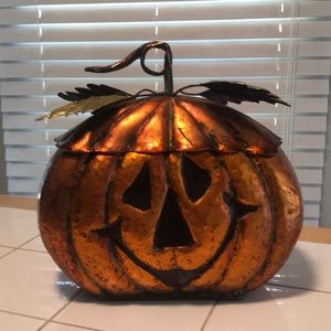 Halloween tin decor-both sides have the smiling pumpkin face